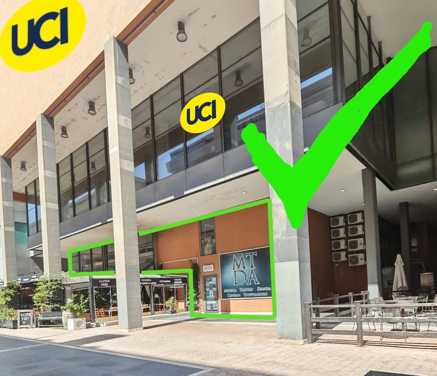 Il palazzo del cinema UCI, con la spunta verde: l'ingresso giusto